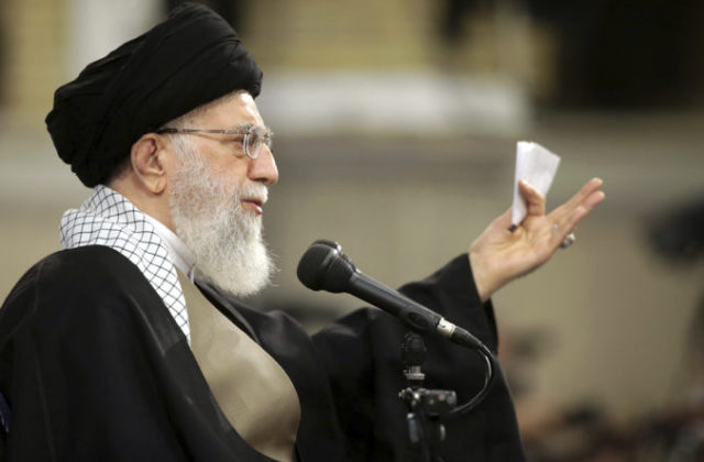 Chameneí poslal tvrdý odkaz Izraelu. Krajinu označil za rakovinový nádor, ktorý zničí
