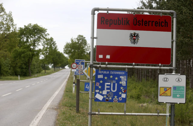 Rakúsko zrušilo opatrenia pre pendlerov, povinnosť nosenia respirátora ostáva niekde v platnosti