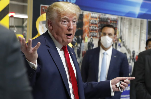 Trump opakovane zaútočil na vedcov, ktorí počas pandémie nezdieľajú jeho názory