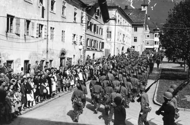 Európa si pripomína 75. výročie ukončenia druhej svetovej vojny, oslavy boli často ovplyvnené politikou