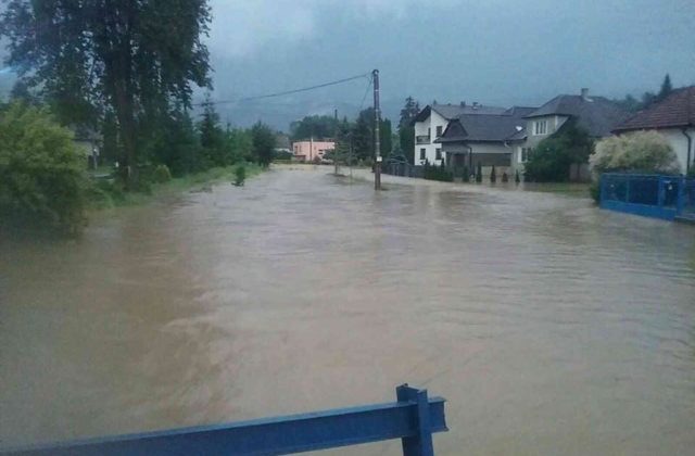 Dážď na Slovensku ešte neutíchne, výstrahy 3. stupňa pred povodňami platia pre štyri okresy
