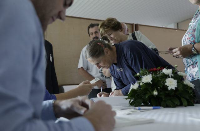 Ukrajincov žijúcich na Dombase hromadne zvážajú do Ruska, majú odvoliť v Putinovom referende