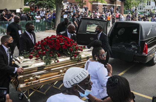 Georgea Floyda zabila pandémia rasizmu, na jeho rozlúčku prišli celebrity, hudobníci aj politici (foto+video)