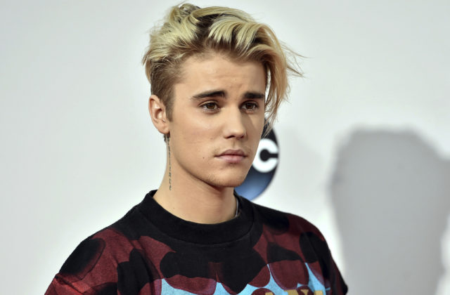 Justin Bieber sa bráni obvineniu zo sexuálneho napadnutia, spevák zvažuje právne kroky