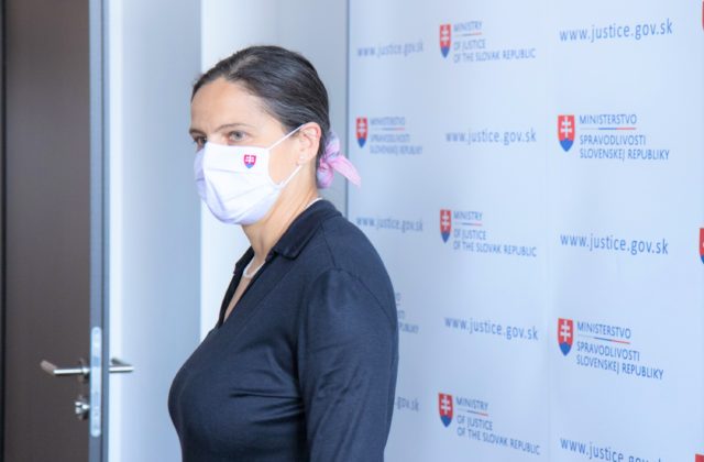 Ministerka Kolíková ocenila epidemiologičku Bražinovú a in memoriam právničku Škorpilovú