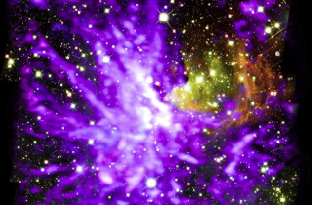 Astronómom sa podarilo zachytiť farebný záber formujúcej sa hviezdokopy