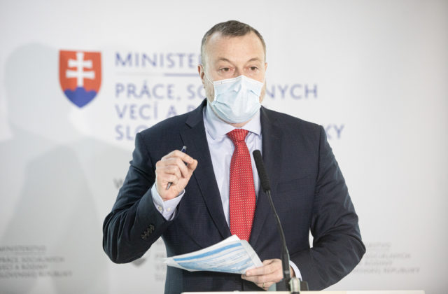 SZČO by mali prispievať do nového fondu pre kurzarbeit, minister Krajniak hovorí o výhodách