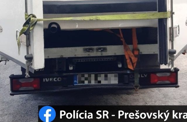 Rumuna pokuta neminula, polícia objavila v preťaženom kamióne kuriózny náklad (foto)
