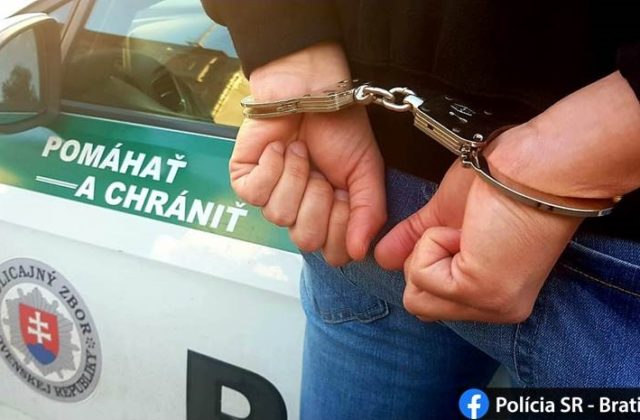 Polícia zadržala cudzinca, ktorý mal útočiť nožom na Košičana v bratislavskom podchode