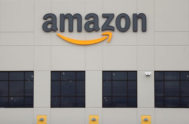 Časť zamestnancov Amazonu môže naďalej pracovať z domu, do roboty nemusia ísť až do júna