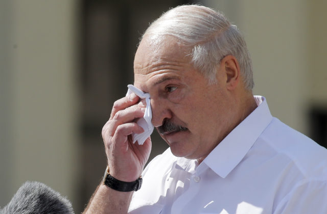 Krajiny Pobaltia uvalili voči Lukašenkovi a jemu blízkym spolupracovníkom cestovné sankcie