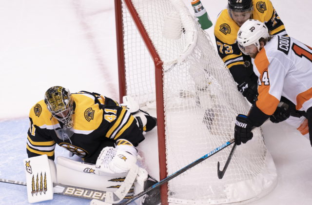 Neúspešný vstup hokejistov Boston Bruins do reštartu NHL. Musíme sa zlepšiť, vraví Chára (video)