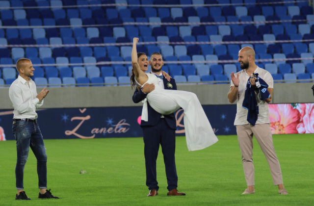 Na Národnom futbalovom štadióne sa uskutočnila historicky prvá svadobná veselica (video+foto)