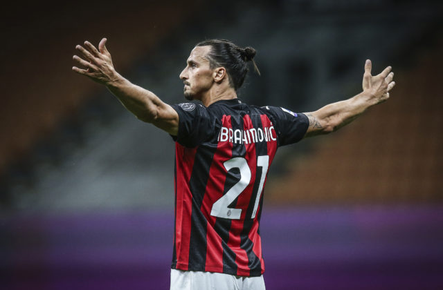 Zlatan Ibrahimovič zostáva v AC Miláno, klubu sa podarilo vyjednať ročný kontrakt