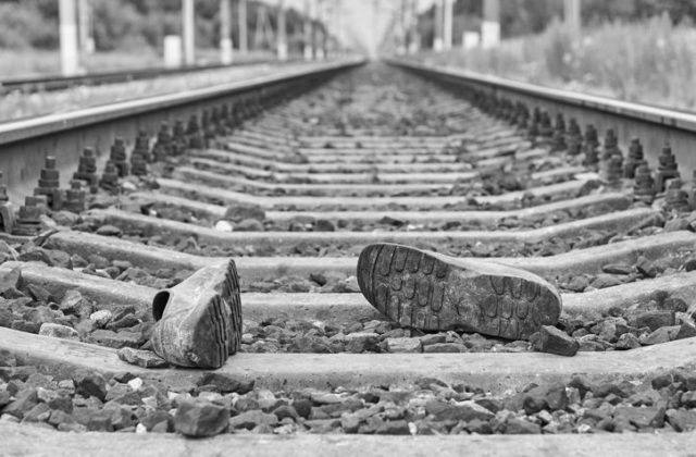 Na železnici v Banskej Bystrici zahynul človek, polícia pre meškanie neodporúčala cestovať vlakom