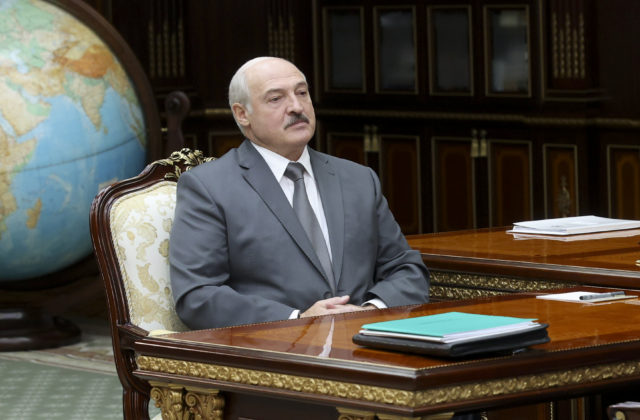 Lukašenko pripustil predčasné prezidentské voľby, najskôr však chce zmeniť ústavu