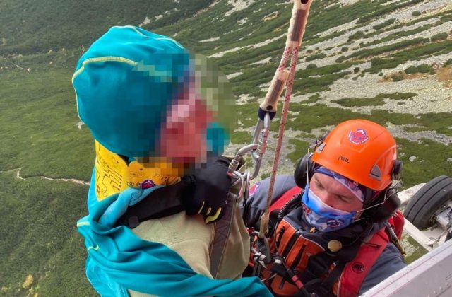 Turista prežil 40-metrový pád z hrebeňa Končistej, na pomoc mu vyrazili horskí záchranári (foto)