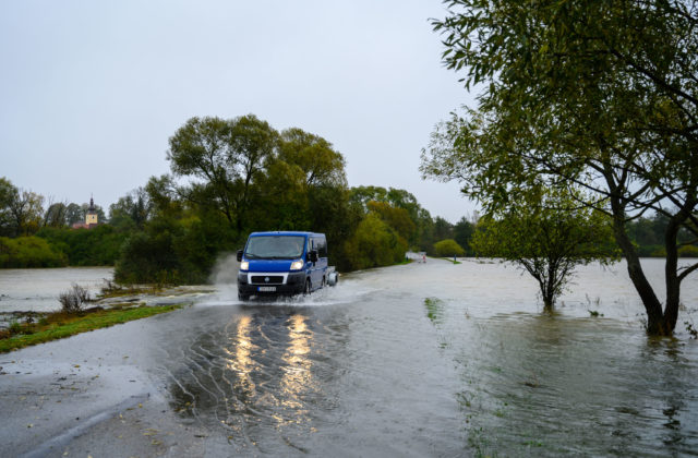 Meteorológovia varujú pred povodňami, pre viaceré okresy Slovenska vydali výstrahu tretieho stupňa