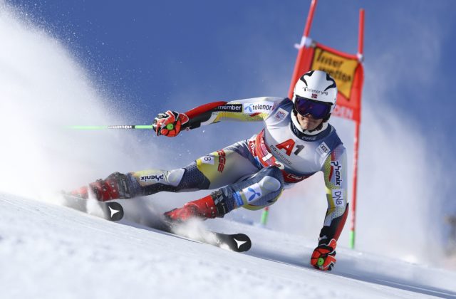 Obrovský slalom v Söldene mal senzačného víťaza, body získal aj Adam Žampa (video)