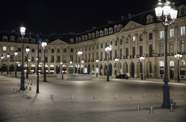 V deviatich francúzskych mestách už platí nočný zákaz vychádzania, nepáči sa najmä majiteľom barov a reštaurácií