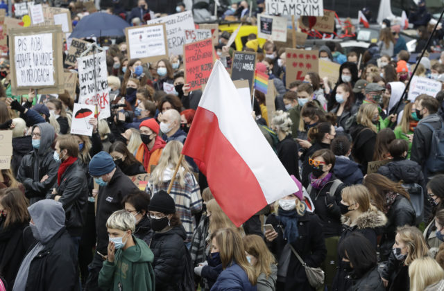 V Poľsku bude najväčší protest proti sprísneniu interrupcií, vláda sa obáva šírenia COVID-19
