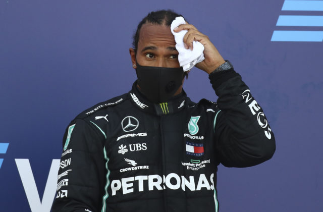 Lewis Hamilton sa poučil z penalizácie v Soči a sľúbil, že si lepšie naštuduje pravidlá