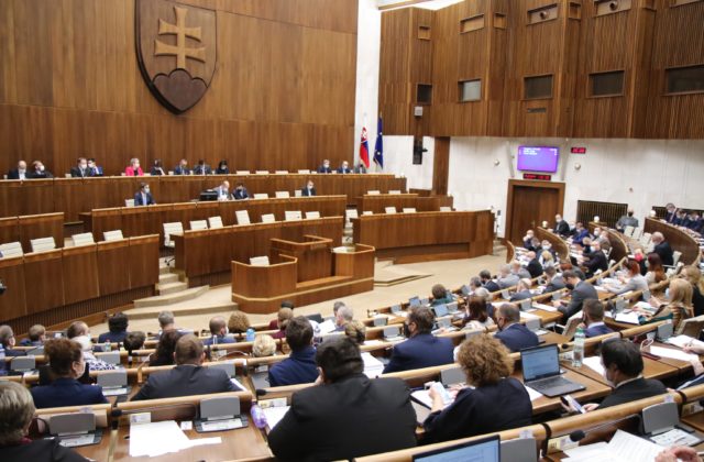 Parlamentné výbory budú môcť rokovať online, pripravujú technické vybavenia miestností