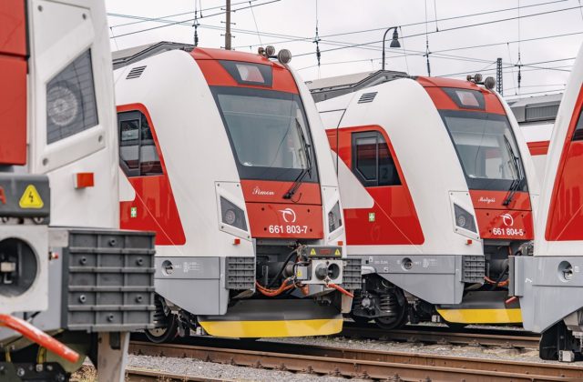 V žilinskom a trenčianskom regióne už začína jazdiť 10 nových elektrických vlakov Panter