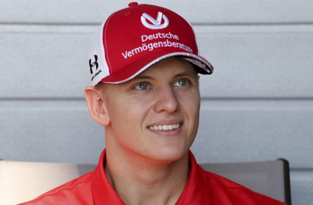 Mick Schumacher pred prestupom do elitného seriálu F1 získal titul vo formule 2
