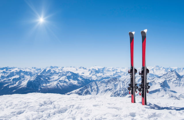 Talianska vláda odložila začiatok lyžiarskej sezóny, britská mutácia pochovala nádeje majiteľov stredísk