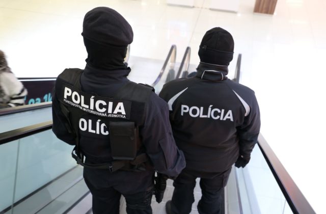 Ministerstvo vnútra nakúpilo služobné oblečenie pre policajtov a hasičov za dva milióny eur
