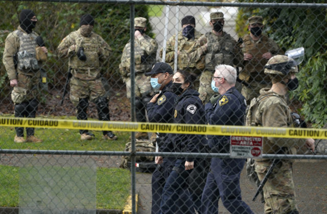 Členov Národnej gardy preveruje FBI, pri inaugurácii Bidena sa obávajú útoku zvnútra