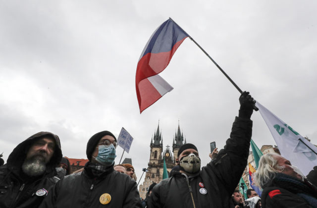 Proti povinnému očkovaniu protestovali odporcovia v Prahe