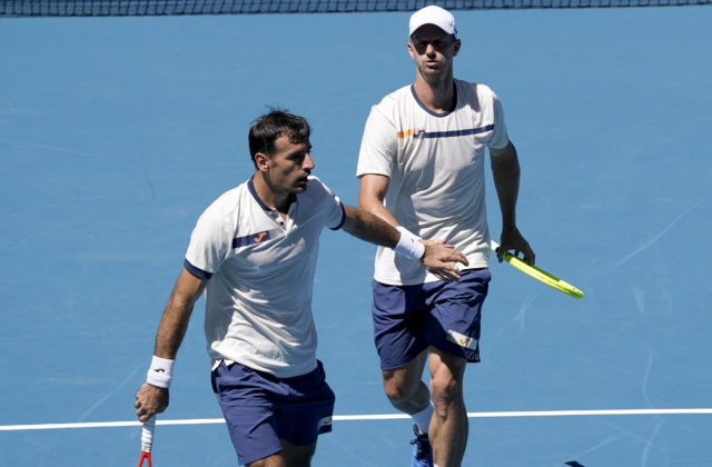 Polášek s Dodigom postúpili na Australian Open do štvrťfinále štvorhry