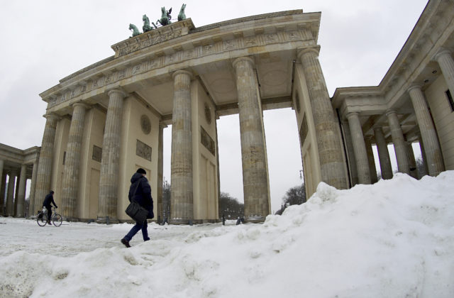 Nemecko predĺžilo lockdown, postupne však otvorí školy a kaderníctva