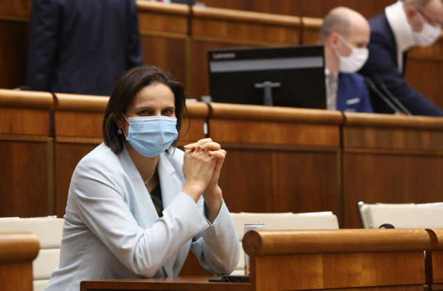 Ministerka Kolíková bude v parlamente čeliť odvolávaniu, zvolanie mimoriadnej schôdze inicioval Smer-SD
