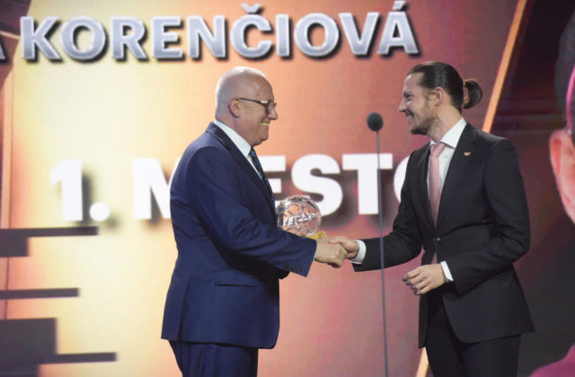 LeasePlan odovzdal cenu na prestížnom podujatí „Futbalista roka 2020“