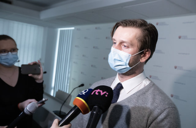 Slovensko neobjednalo samotesty, ale ďalšie antigénové testy, tvrdí exšéf Inštitútu zdravotnej politiky