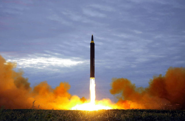 Severná Kórea vystrelila dve balistické rakety, Japonsko spolu s južným susedom test odsúdili