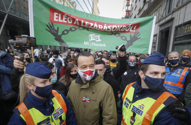 Krajná pravica vyšla v Maďarsku do ulíc, tisícka demonštrantov žiadala ukončenie lockdownu
