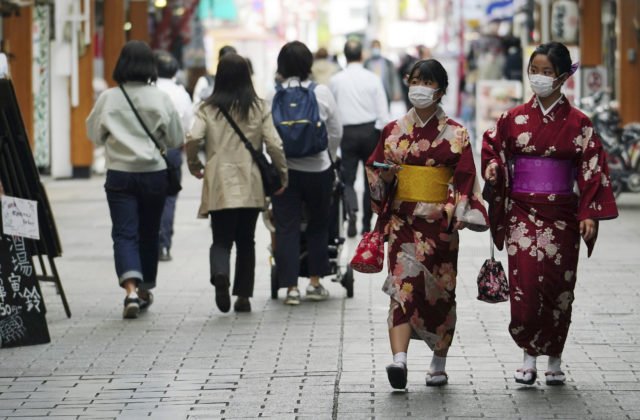 Japonsko rozšírilo núdzový stav na ďalšie prefektúry, krajina má zaostalejšiu vakcinačnú kampaň