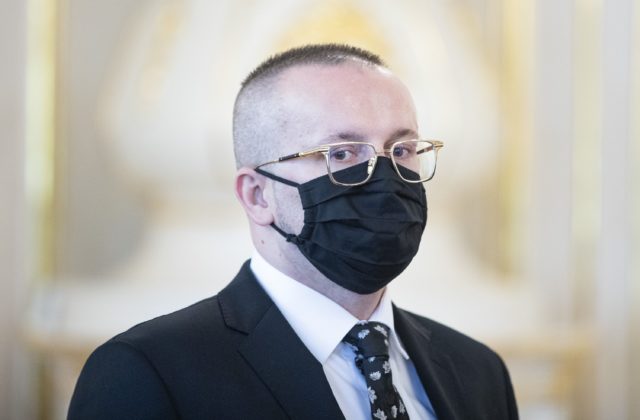 NAKA zadržala šéfa SIS Vladimíra Pčolinského, údajne vzal úplatok 40-tisíc eur