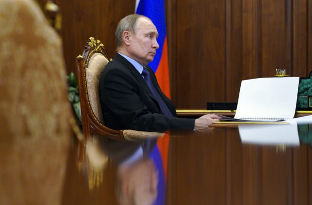 Prezident Putin podpísal zákon umožňujúci mu zotrvať vo funkcii až do roku 2036