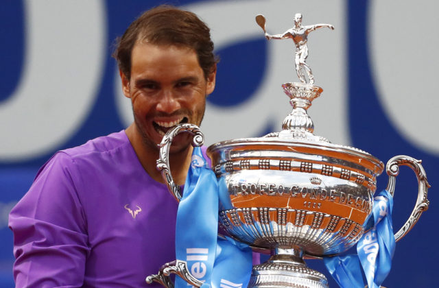 Nadal ovládol 12-krát turnaj v Barcelone, proti Tsitsipasovi odohral najdlhšie finále na dva sety (video)