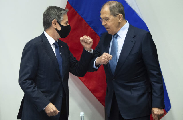 Lavrov sa stretne s americkým a francúzskym kolegom, zmeniť to môže ruská invázia na Ukrajinu