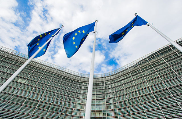 SZˇVO bez zamestnancov môžu získať viac právnej istoty, Európska komisia chce posilniť ich práva