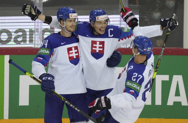 Slovensko je po ôsmich rokoch vo štvrťfinále MS v hokeji. Boli to nervy až do konca, hodnotí Jánošík