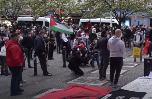 V Nemecku sa konali protiizraelské protesty, účastníci šírili nenávisť voči Židom