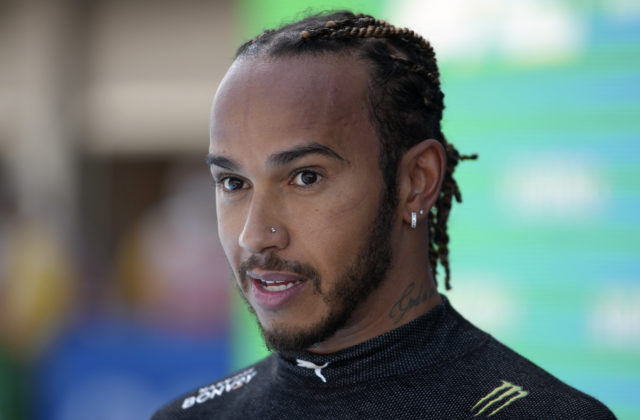 Hamilton chce mať istotu, kontrakt s Mercedesom sa chystá predĺžiť ešte pred letnou pauzou