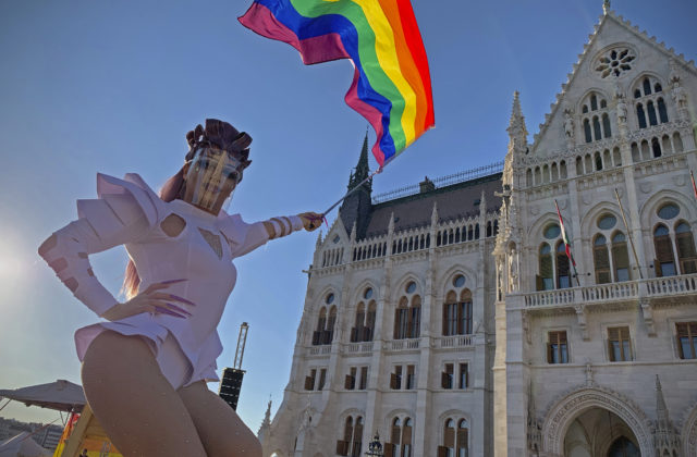 Maďari schválili sporný zákon proti pedofílii, zakazuje aj šírenie informácií o LGBT problematike v školách